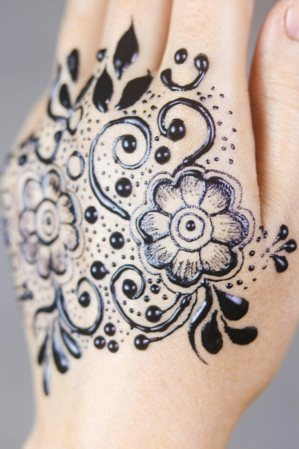How to Achieve Stunning Blackwork Trends: A Pro Guide